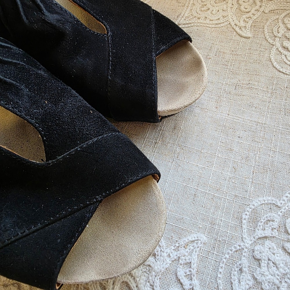 Earthies Veria Too Wedge Sandals 8.5 Black Suede Pleated T-Strap Peep Toe Shoes - Picture 10 of 11
